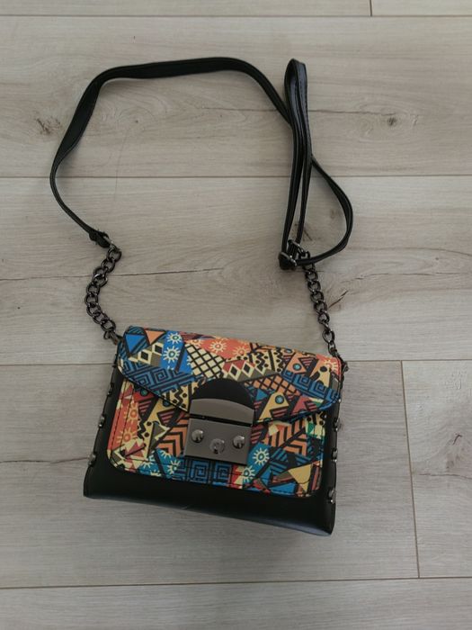 Малка чанта цветна през рамо