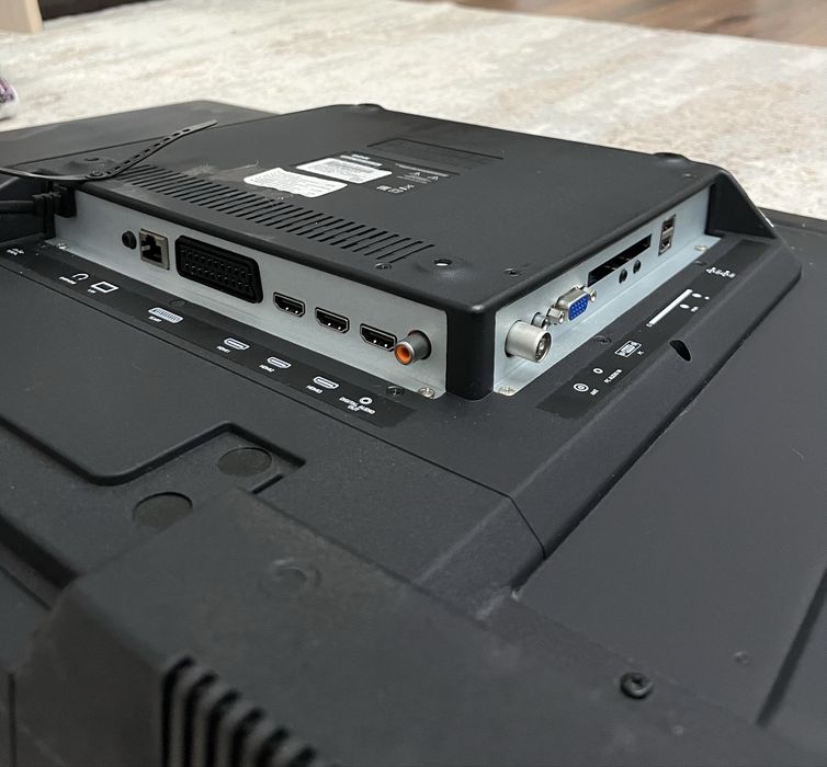 Продам телевизор на запчасти