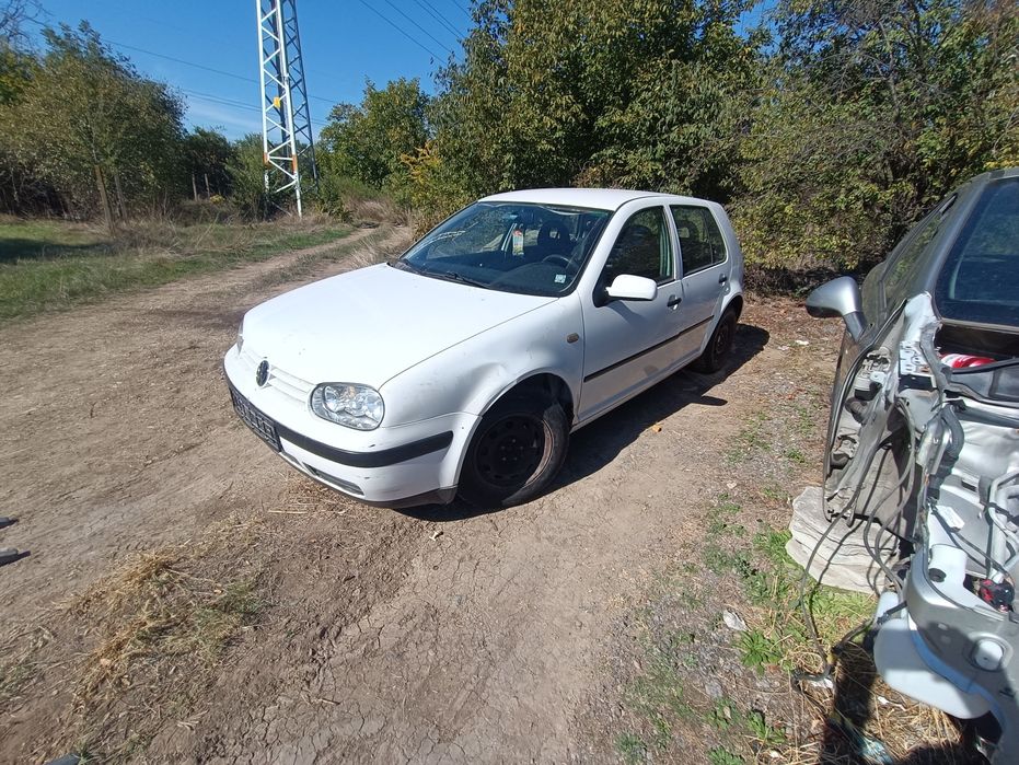 Продавам голф 4 на части 1,6 101коня и 1,9 110