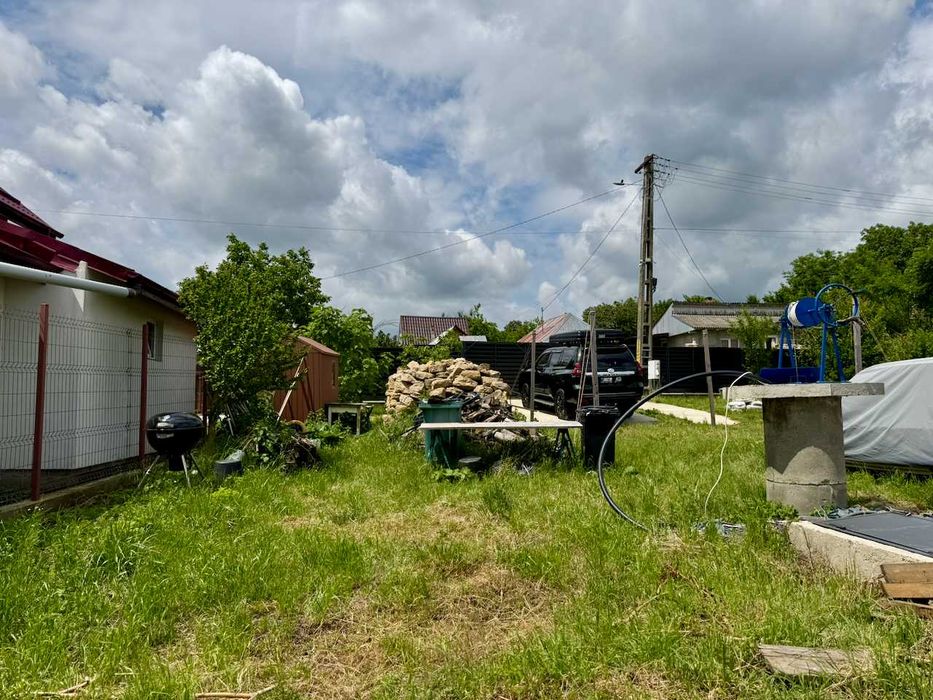 Teren 1797 mp în Dobrovăț (Ruși) – la pădure, cu investiții deja făcute