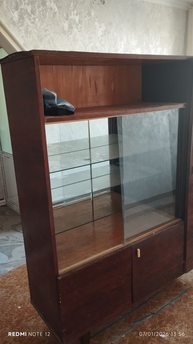 Narxi kelishiladi! Garnitur, Kitoblar, Uy jihozlari uchun shkaf sotila