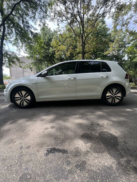 Volkswagen e Golf full electric de vanzare