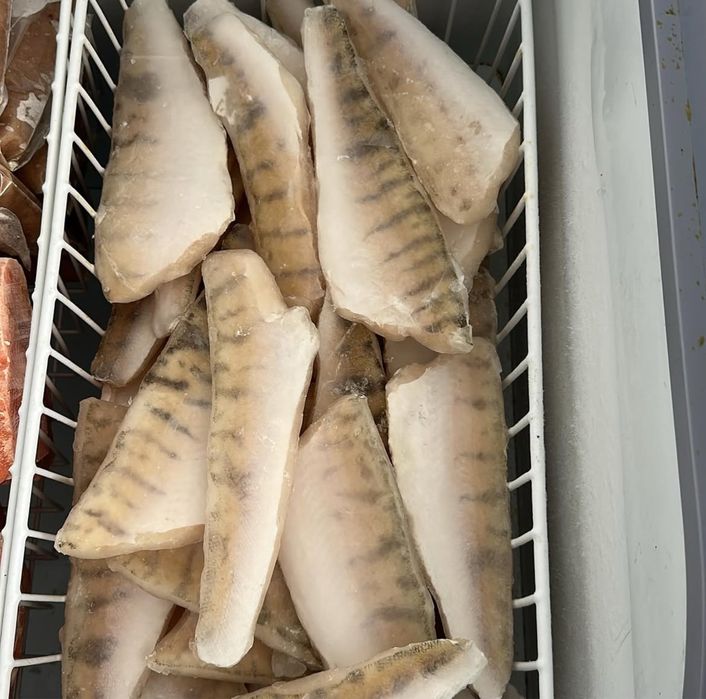 Свежая рыба и морепродукты