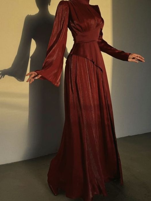 Новое платье не носила