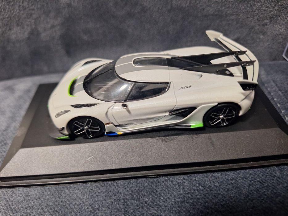 Koenigsegg Jesko 1:43 Solido – machetă de colecție (defecte minore)