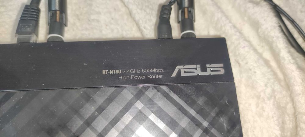 Router Asus RT-N18U 600Mbps High Power 3 Antene, 4xGigabit, USB3.0,