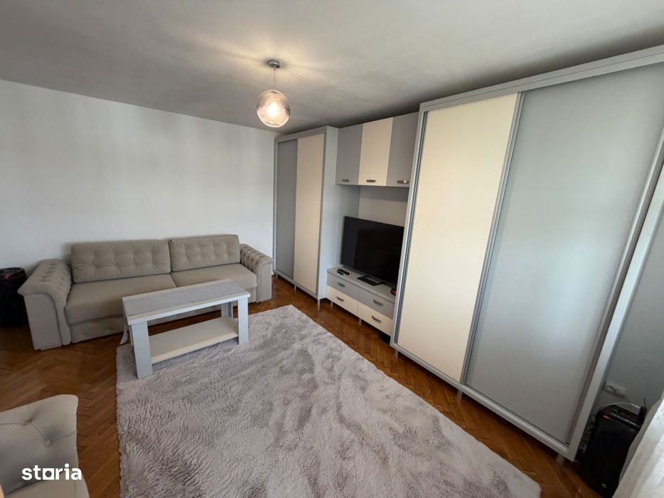 Apartament 2 camere, decomandat - zona Cetate