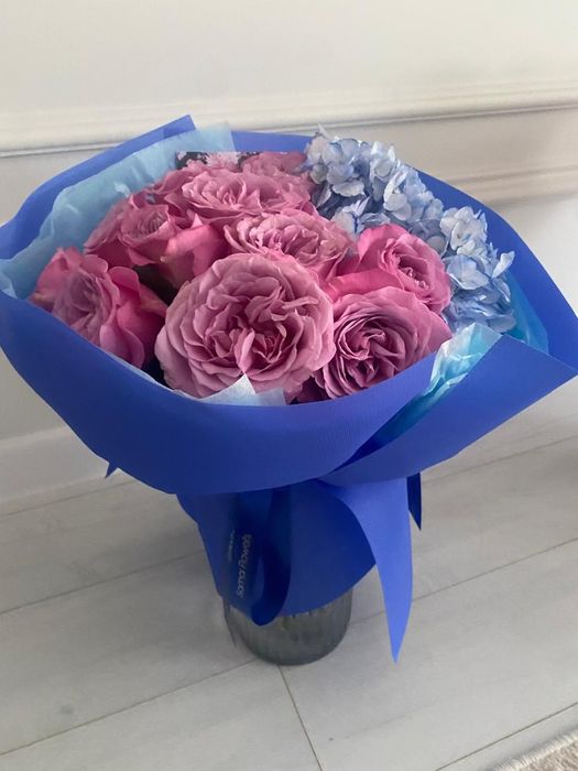 Гүлдер сатылады.