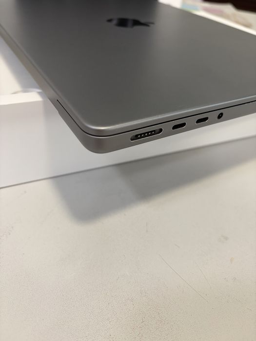 MacBook Pro 14 m3 8/512