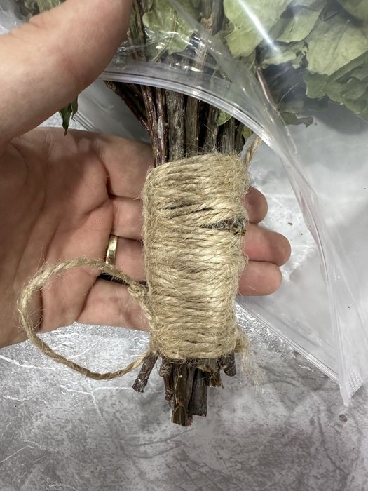 Веник для бани высший сорт дуба хватает на 2-3 парки тоненькие веточки