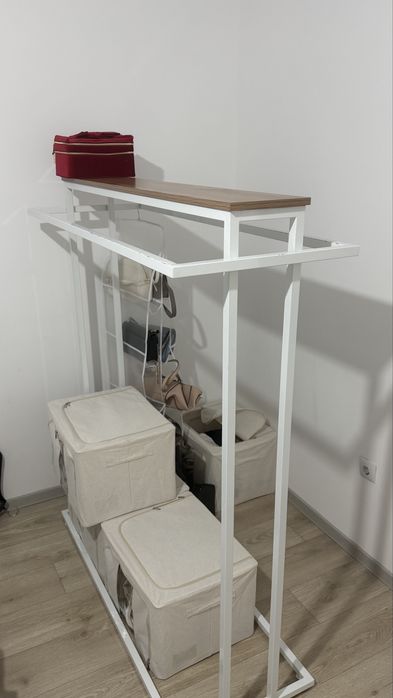 Продам вешалку-стойку.