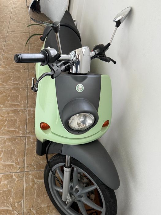 Vand scuter retro -benelli pepe 9000 km impecabil