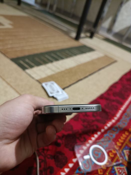 Iphone 15 pro natural titanium