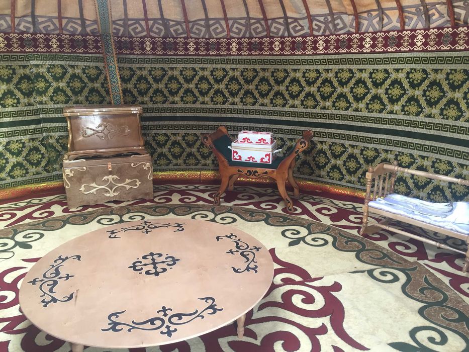 Стол Казахский круглый