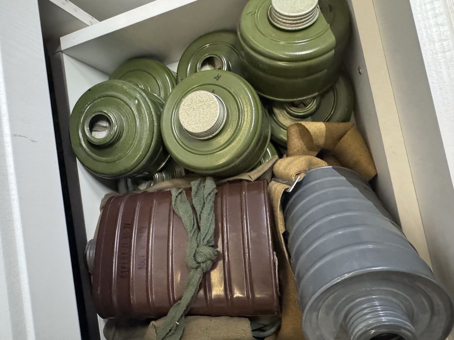 Продам противогазы и т.д фильтры есть