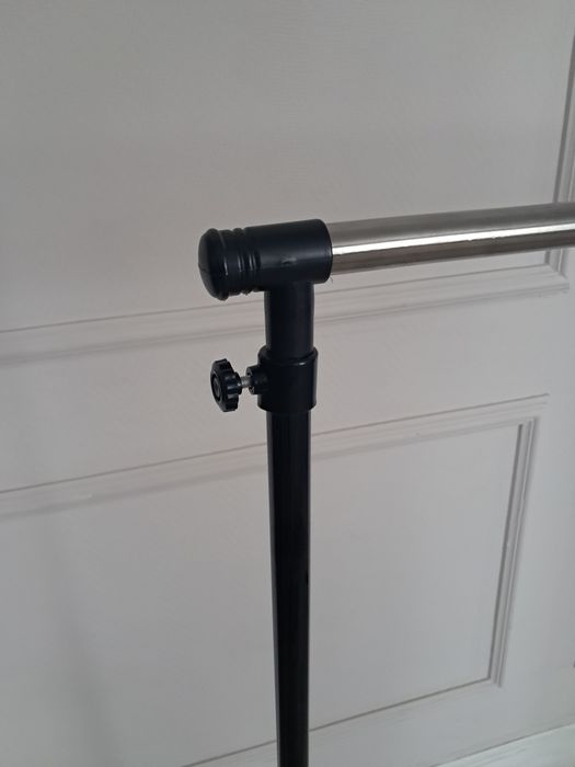 Напольная гардеробная вешалка.