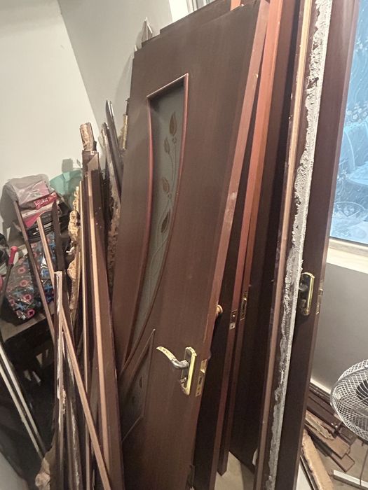 Двери, коричневого цвета