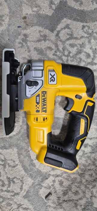 Лобзик Dewalt DCS334