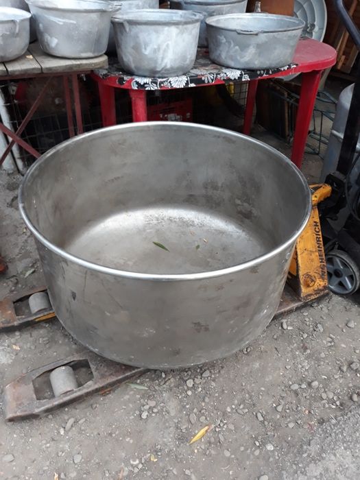 Oală de inox capacitate de 500 litrii preț.5200 lei.