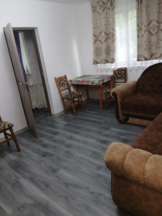 Închiriez apartament