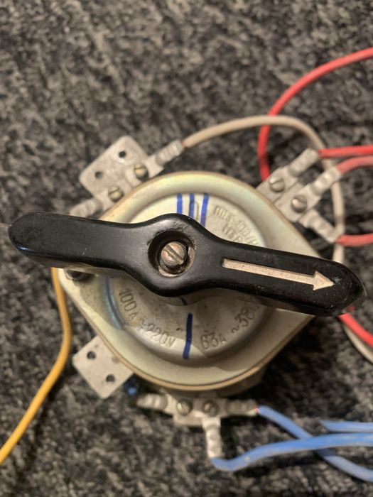 Продается новая переключатель фази