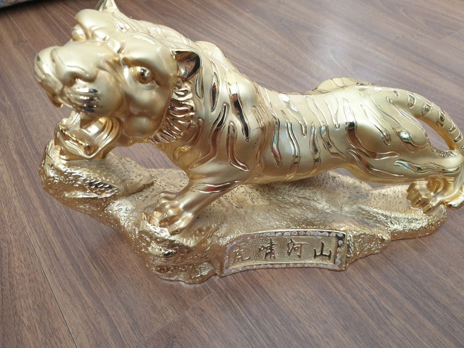 Статуэтка "золотого"тигра. 15 на 10 см