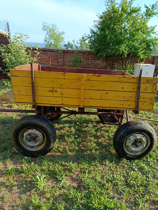 Каруца с Гумени колела