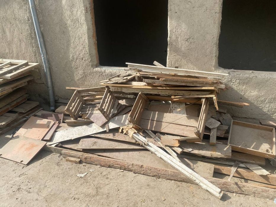 Taxta eski eshik derazalar sotilasi