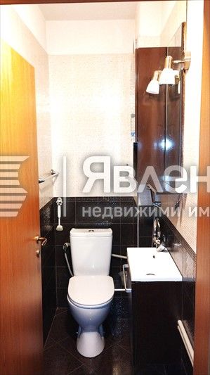 Дава се под наем Тристаен апартамент в София, Оборище - 100 кв.м за 1000 € - Снимка #11
