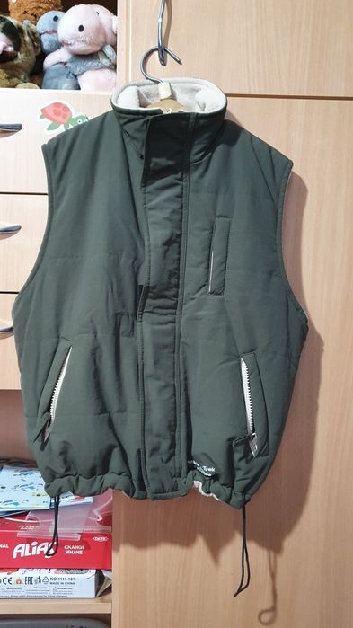 Продам жилетки на мальчика