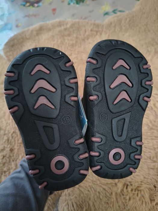 Ghete fetiță marime 19/îmblănite/piele /Noi