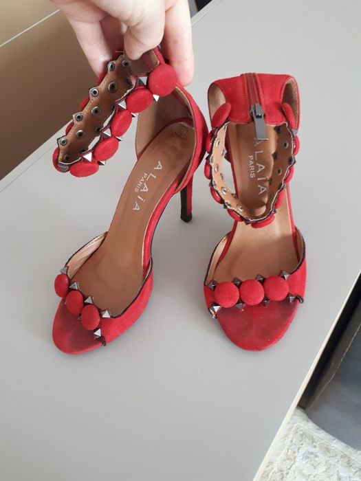 Босоножки открытые