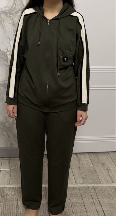 Продам спортивный костюм