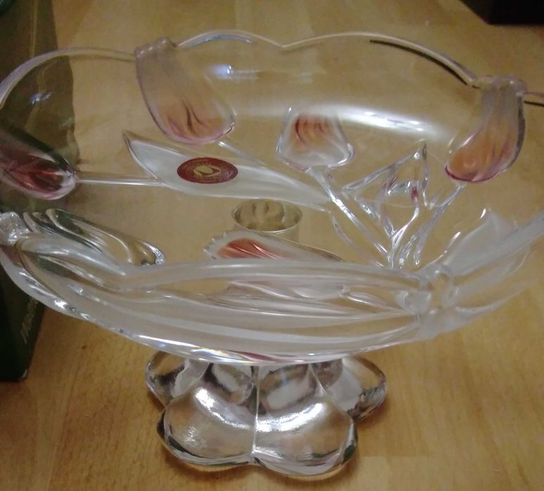Кристални купи, чаши, бонбониера и салатиера