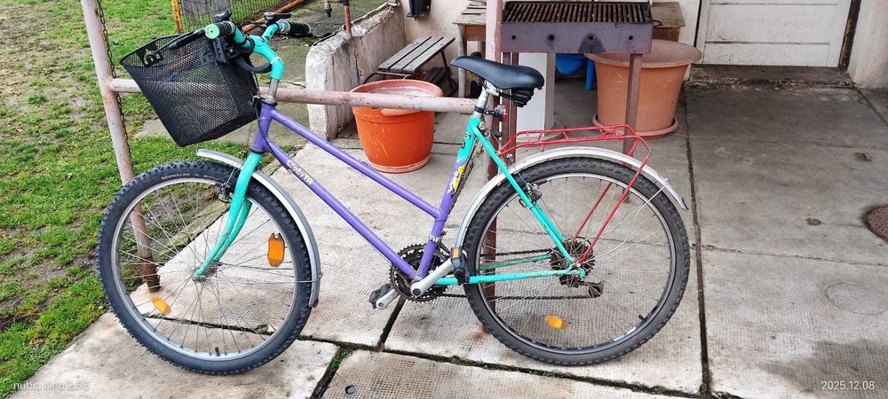 Vind bicicleta dama de 26 cu cos