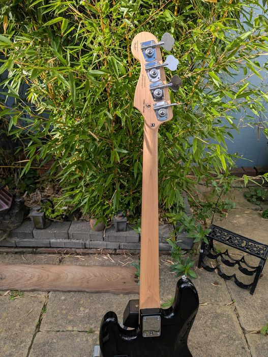 Chitară bass Fender Squier Deluxe Jazz IV Activ, negru