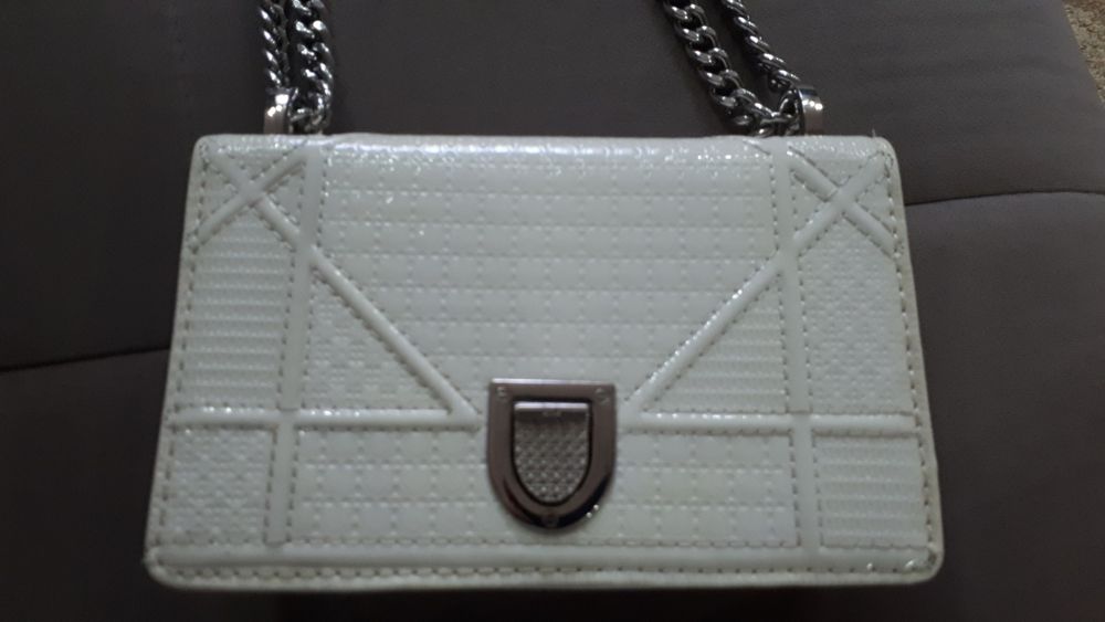 Продаётся сумочка от Christian dior.