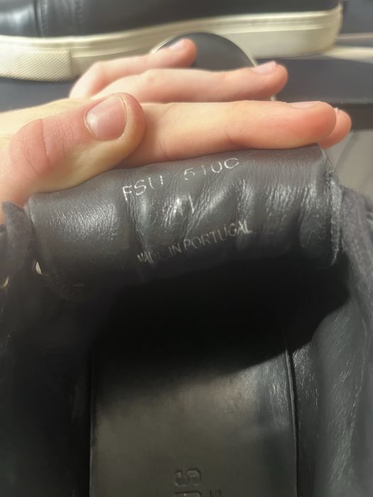 Vand Tenesi Versus Versace.            Se ridica din floresti