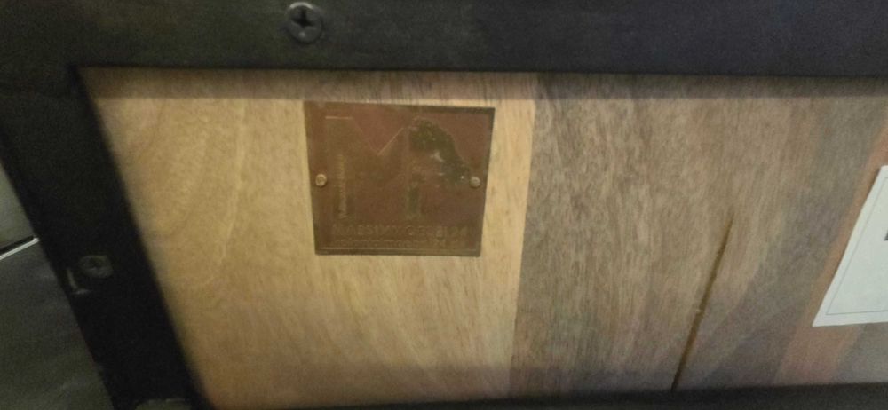 Продавам уникална дизайнерска маса за кафе/хол от Massivmoebel24.