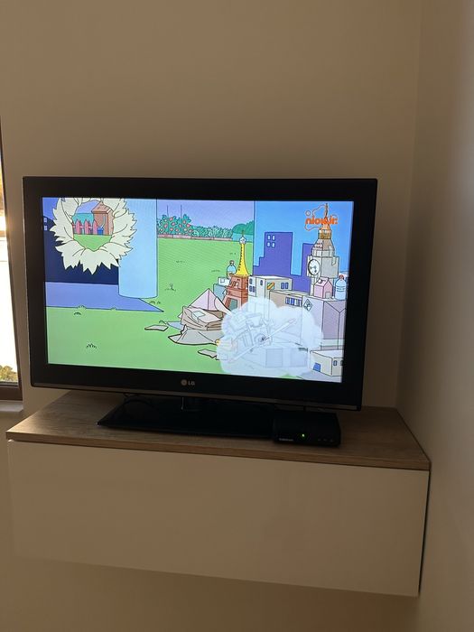 LCD телевизор LG 32CS460