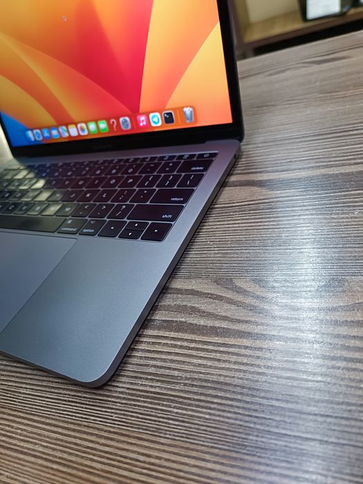 Лаптоп Apple MacBook Pro 2017