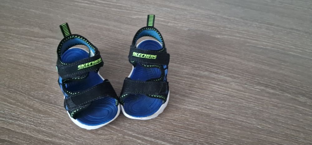 Încălțăminte Skechers băieți – mărimea 22 – foarte puțin purtate