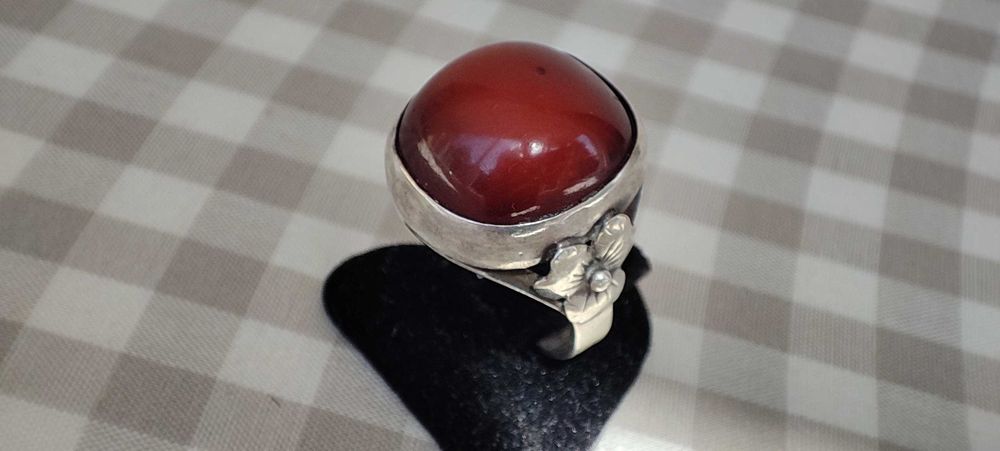 Старинен Сребърен Пръстен с Червен Кехлибар 6.15 гр