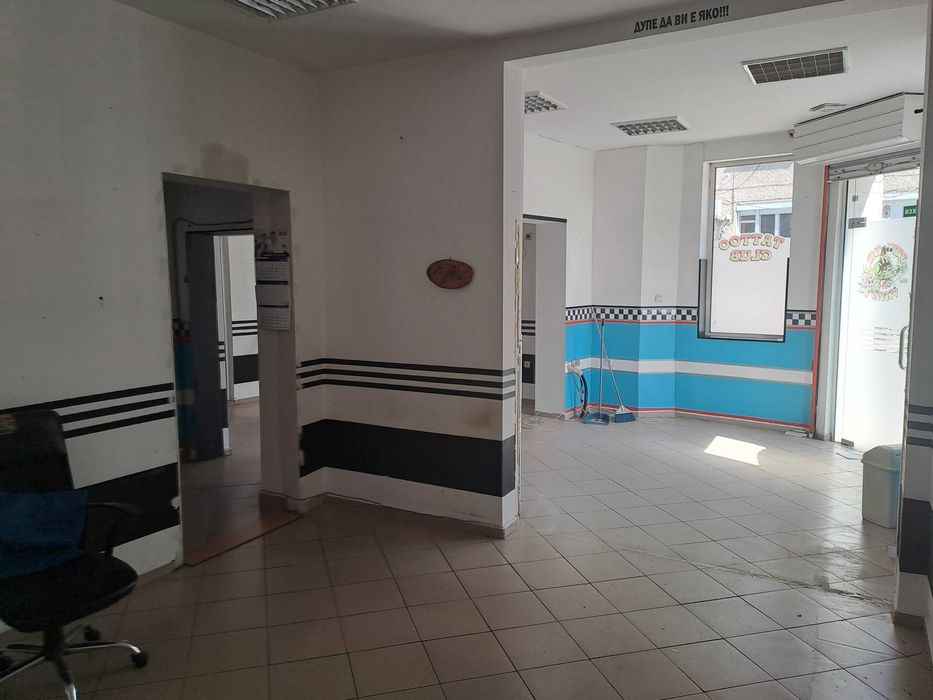 Продава се Тристаен апартамент в Плевен, Идеален център - 120 кв.м за 1042 €/кв.м - Снимка #10