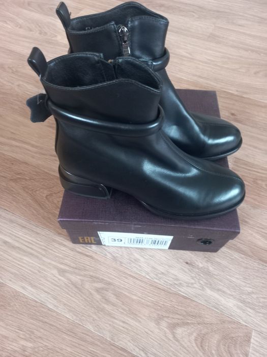 Продам сапоги новый