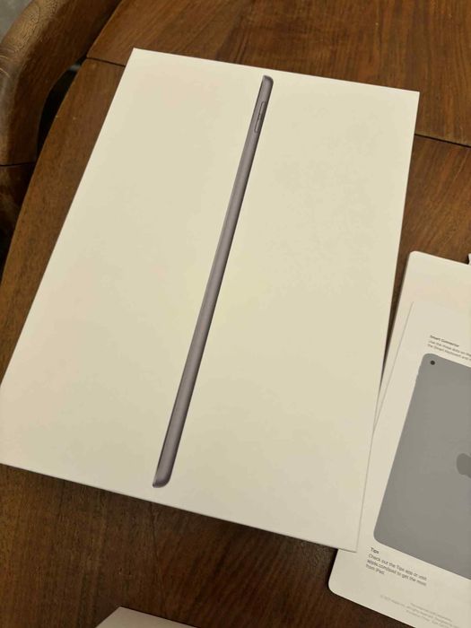 Продавам Ipad 9 th. Generation WiFi 64GB с Apple Pen & Keyboard