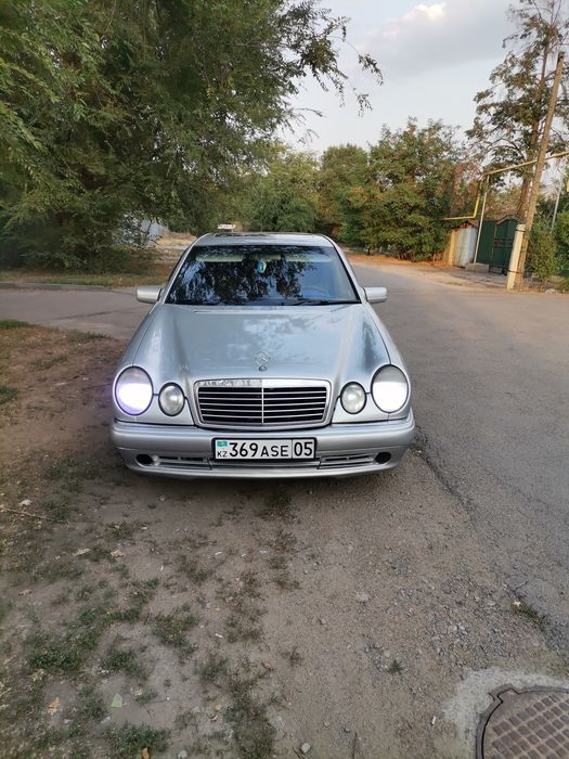 Мерседес 210 до рестайлинг