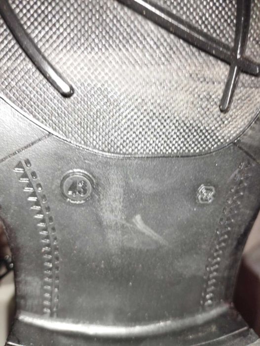 Продавам мъжки боти от естествена кожа