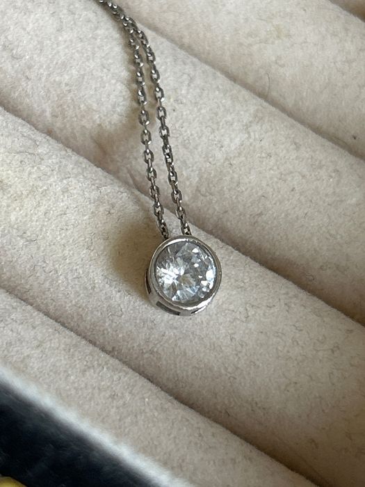 Колие с кръгъл камък