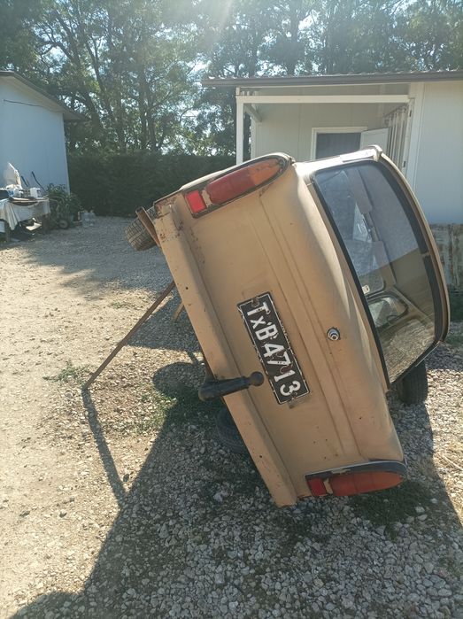 Трабанти на части